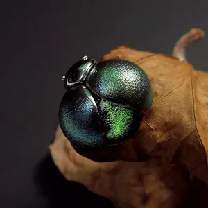 Брошь-пин LITTLE BEETLE-FIREFLY