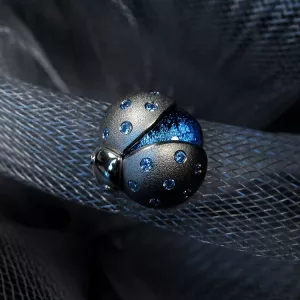 Брошь-булавка: Брошь-пин LITTLE BEETLE-FIREFLY