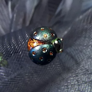 Брошь-пин LITTLE BEETLE-FIREFLY яркий