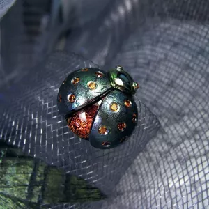Брошь-пин LITTLE BEETLE-FIREFLY яркий