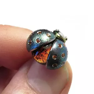 Брошь-пин LITTLE BEETLE-FIREFLY яркий